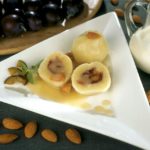 Knedle ze śliwkami z sosem koniakowym i bakaliami