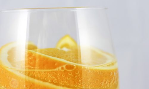 Wyprzedź pragnienie – pij wodę regularnie