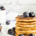 Amerykańskie pancakes z kremem sezamowym