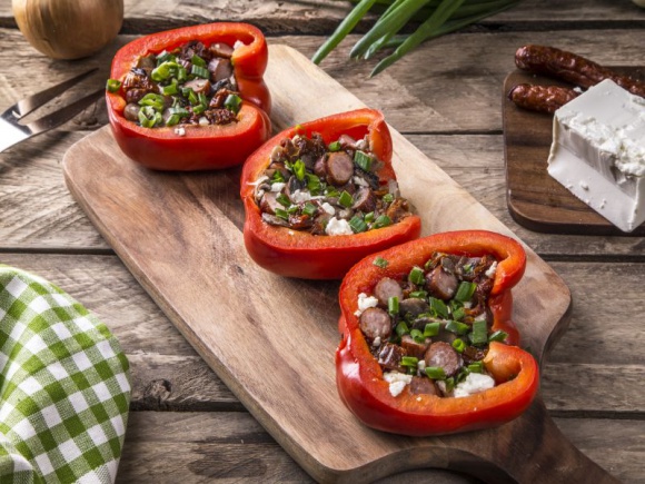 Co wrzucić na ruszt? Otwieramy majówkowy sezon grillowy! LIFESTYLE, Żywienie - Majówka za pasem, a to oznacza, że najwyższy czas pomyśleć, jak przygotować się do tych kilku wolnych dni. Niezależnie od tego czy planujecie wyjazd za miasto czy też odpoczynek w domowym zaciszu, majówka jest dobrą okazją do rozpoczęcia sezonu grillowego.