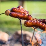 Ognisko, kiełbaski i biesiadowanie – kilka rzeczy, które musisz wiedzieć!