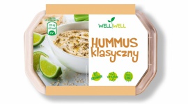 Zdrowy smak natury: Aromatyczne placuszki z cukinii i komosy ryżowej z hummusem LIFESTYLE, Żywienie - Komosa ryżowa nie bez powodu zyskuje na popularności, zawiera duże ilości błonnika i białka, ma niski indeks glikemiczny i jest lekkostrawna! Warto więc wprowadzić ją do swojego menu i korzystać z jej właściwości do woli. Poniżej przepis na pyszne placki z cukinii i komosy