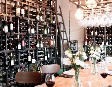 BĄDŹ JAK SOMMELIER – CZYLI DOWIEDZ SIĘ, JAK DOBRAĆ WINO DO POSIŁKU!