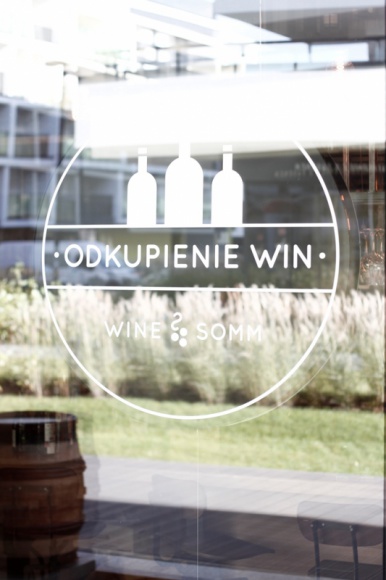 WINO PERFEKCYJNIE DOBRANE – JAK NAUKA POMOGŁA SMAKOSZOM LIFESTYLE, Żywienie - Polacy coraz chętniej sięgają po wino. Niektórych interesuje po prostu delektowanie się dobrym trunkiem, inni eksplorują fascynujący obszar łączenia wina z kulinariami.
