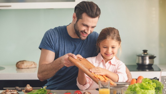 Więcej owoców, mniej pieczywa, czyli co jedzą Polacy