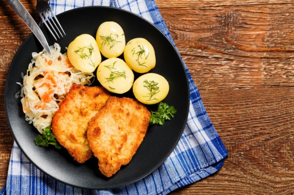 Dzień Polskiej Żywności z perspektywy branży gastronomicznej LIFESTYLE, Żywienie - 21 proc. klientów PizzaPortal.pl zamawiając jedzenie do domu czy biura decyduje się na potrawy kuchni polskiej, co sprawia, że jest to druga najpopularniejsza kuchnia w dostawie. Z okazji Dnia Polskiej Żywności eksperci serwisu sprawdzili jakie dania wybierają Polacy.