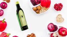 Oleje roślinne dobre dla serca LIFESTYLE, Żywienie - Statystyki donoszą, że prawie 50% zgonów w Polsce spowodowanych jest chorobami sercowo-naczyniowymi. Istnieją jednak oleje, które jak się okazuje, korzystnie działają na funkcjonowanie naszego serca.