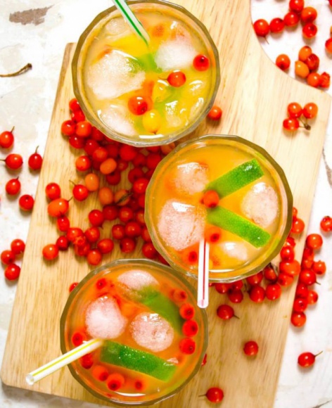 Soki Świata: owocowe miksy na zdrowie! LIFESTYLE, Żywienie - Koktajle na bazie warzyw i owoców to najgorętszy trend żywieniowy ostatnich lat. Niestandardowe połączenia smaków pozwalają przemycić w diecie produkty, po które rzadko sięgamy na co dzień.