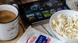 Seans filmowy z popcornem HELIO w roli głównej LIFESTYLE, Żywienie - Jesienne wieczory sprzyjają spędzaniu czasu w domowym zaciszu, dlatego zapraszamy na specjalny pokaz filmowy HELIO! W rolach głównych- uwielbiani przez publiczność- popcorn solony, popcorn maślany, popcorn karmelowy z cynamonem oraz popcorn bez tłuszczu i soli.