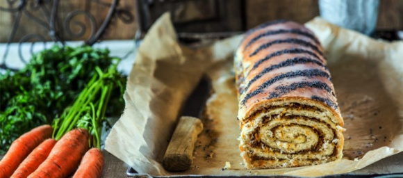 Pięć sposobów na deser z marchwią LIFESTYLE, Żywienie - To podobno niej angielscy lotnicy zawdzięczali podczas wojny swoją niezwykłą skuteczność w namierzaniu samolotów wroga. Plotka głosiła bowiem, że poprawia wzrok. Choć mit ten został niedawno obalony, nie sposób odmówić jej mnóstwa innych właściwości zdrowotnych. O czym mowa?