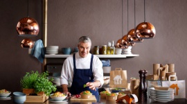 Pyszne.pl po raz piąty wyłoni najlepszą restaurację roku. LIFESTYLE, Żywienie - Pyszne.pl ogłosiło listę ponad 600 nominowanych restauracji z 39 miast, które zawalczą w konkursie Best Restaurant Awards 2018. O wynikach dalszej rywalizacji zadecydują klienci, którzy mogą docenić swoje ulubione restauracje, wystawiając im oceny w serwisie.