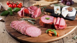 Salami najlepsze według polskich konsumentów LIFESTYLE, Żywienie - Salami Sokołów zostało najwyżej ocenione przez polskich konsumentów, w teście wędlin salami, przeprowadzonym przez Polski Instytut Badań Jakości. W badaniu zostały poddane ocenie najbardziej popularne marki dostępne na polskim rynku.
