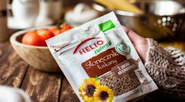 Słonecznik łuskany HELIO Natura – ziarna naturalnie pełne zdrowia! LIFESTYLE, Żywienie - Ziarna słonecznika to pożywna i zdrowa przekąska, dlatego nie mogło jej zabraknąć w naturalnej linii bez konserwantów HELIO Natura.