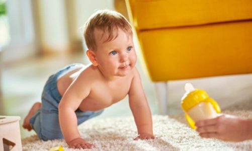 Jakie mleko wybrać dla rocznego dziecka – krowie, kozie czy modyfikowane?