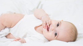 Poznaj formułę nowej generacji, która wspiera układ odpornościowy dziecka LIFESTYLE, Żywienie - Dzięki najnowszym odkryciom naukowców NUTRICIA w badaniach nad składem mleka matki powstała udoskonalona, opatentowana formuła nowej generacji dla wsparcia układu odpornościowego – Bebilon 2 z Pronutra – ADVANCE. Bebilon 2 to nr 1 rekomendowany przez pediatrów.