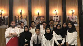 Polski duet egzotyczny LIFESTYLE, Żywienie - Polscy kucharze: Mariusz Olechno i Marcin Budynek prezentowali tatarską kuchnię z Podlasia w Malezji i Sułtanacie Brunei. Szkolili studentów z Brunei, gotowali dla przedstawicieli miejscowych władz, dyplomatów i Polonii.