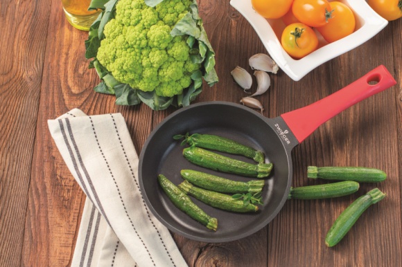 Jak jeść zdrowo? Sprawdź, które warzywa są najlepsze LIFESTYLE, Żywienie - Zdrowa dieta zawiera dużo warzyw i owoców przez cały rok, choć największy ich wybór mamy wiosną oraz latem. Jednak czy wszystkie są równie wartościowe? Które produkty mają najwięcej składników odżywczych i witamin oraz jak je przygotować? Zależy to między innymi od… pory roku.