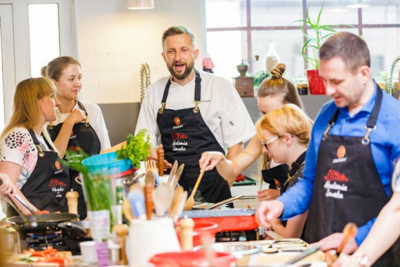 Warsztaty kulinarne Zero Waste LIFESTYLE, Żywienie - Marnowanie żywności i innych ważnych zasobów naturalnych jest dziś problemem o znaczeniu globalnym. Akademia Smaku Sokołów po raz kolejny poruszyła temat Zero Waste, organizując we Wrocławiu warsztaty kulinarne poświęcone temu zagadnieniu.