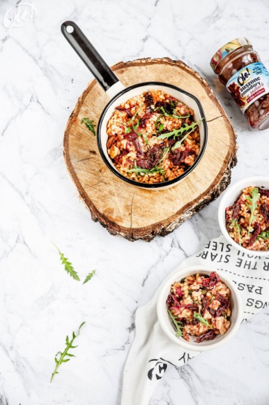 Suszone pomidory w paskach w oleju z ziołami OLE! LIFESTYLE, Żywienie - Suszone na słońcu, aromatyczne i wyróżniające się wyjątkowym smakiem, aromatyczne i o zdecydowanym smaku – takie właśnie są suszone pomidory w paskach w oleju z ziołami OLE!