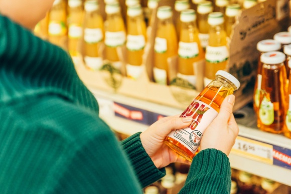 Tylko 12% konsumentów kieruje się ceną przy zakupie przetworów z owoców i warzyw LIFESTYLE, Żywienie - Najnowsze badania świadomości konsumenckiej, przeprowadzone w czerwcu br., pokazują, że skład produktu, jakość lub wpływ na zdrowie są dla konsumentów dużo ważniejsze niż cena przetworów owocowo-warzywnych.