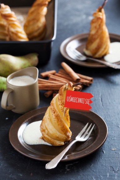 Jabłko, gruszka czy... węgierka? Przepisy na desery prosto z polskiego sadu LIFESTYLE, Żywienie - Lato trwa w najlepsze, a wraz z nim dookoła pełno jest dojrzałych i pysznych owoców, którym trudno się oprzeć. W tak gorącym okresie nie mamy ochoty na ciężkie i ciepłe dania… za to chętnie sięgamy po owoce w każdej postaci. Podpowiadamy (...)