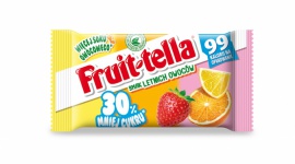 Fruittella na słodkie chwile w szkole LIFESTYLE, Żywienie - Ten sam smak – mniej kalorii. Cukierki Fruittella o obniżonej o 30% zawartości cukru to najnowsza propozycja Perfetti van Melle. Nowość w dwóch wariantach: truskawkowym oraz o smaku letnich owoców, sprawdzi się idealnie jako drobny smakołyk, umilający dni spędzone w szkole.