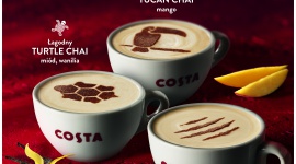 NadzwyCHAInie przyprawiona… jesień w Costa Coffee! LIFESTYLE, Żywienie - Sieć kawiarni Costa Coffee zaprezentowała swoją jesienną ofertę. W tym sezonie w kawiarnianym menu będzie królowała CHAI Latte, czyli połączenie wyrazistej w smaku kawy, mleka i aromatycznych przypraw korzennych. Idealny zestaw na chłodny, jesienny wieczór!