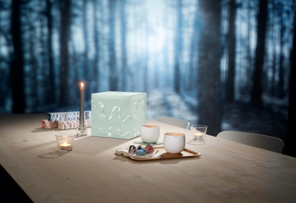 ŚWIĄTECZNA EDYCJA KAW NESPRESSO. PRZENOSI ZMYSŁY DO ŚWIATA HYGGE I FIKA LIFESTYLE, Żywienie - Ruszyła właśnie świąteczna kampania Nespresso – w tym roku pod hasłem „Indulgent Nordic Moment: Poczuj ciepło od środka”. Kontynuując tradycję limitowanych edycji świątecznych kaw, Nespresso pragnie zabrać swoich klientów w świat pełen wyjątkowych aromatów i smaków.