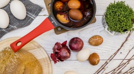 Wielkanocne bogactwo smaków. Poznajcie potrawy z różnych regionów Polski LIFESTYLE, Żywienie - Polskie tradycje wielkanocne to nie tylko Śmigus-Dyngus, święcenie palm czy piękne kraszanki. To mnóstwo bardzo ciekawych regionalnych potraw. Widać tu wpływy kuchni naszych sąsiadów: niemieckiej, czeskiej, ukraińskiej, austriackiej, litewskiej i białoruskiej.