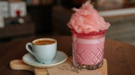 Sky Latte - kawa, której nie można kupić, ale można ją dostać LIFESTYLE, Żywienie - Kawiarnia the White Bear Coffee działa! Miśki z ul. Żelaznej w Białymstoku, kiedy nie mogą robić tego, co lubią najbardziej, czyli przyjmować gości, kombinują.