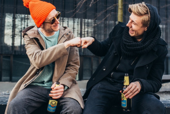 Tichauer - tak smakują emocje LIFESTYLE, Żywienie - Tichauer to marka premium, która dumnie kroczy swoją indywidualną drogą między piwami koncernowymi a kraftowymi. Jego sekret stanowią ponad 120-letnie receptury warzenia piwa. Dzięki temu ten historyczny brand ma unikalny, tradycyjny smak i współczesny charakter.