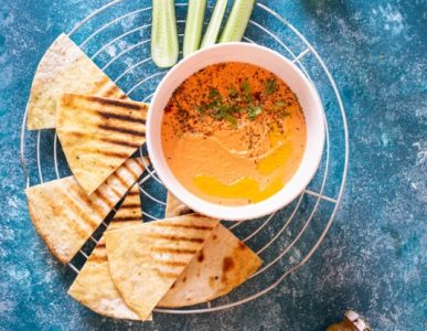 Hummus paprykowy z zielonymi oliwkami OLE!