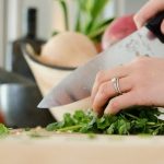 Pobudź swoją wyobraźnię – sposoby na lekkie i niebanalne sałatki