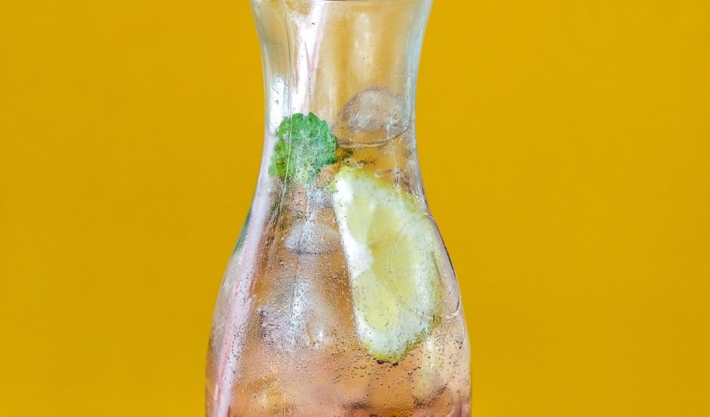 Owocowe szaleństwo – kuszące smakiem koktajle z napojami owocowymi Hellena