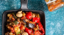 PRZEPIS: Leczo z pieczarkami marynowanymi z marchewką i cebulą OLE! LIFESTYLE, Żywienie - PRZEPIS: Leczo z pieczarkami marynowanymi z marchewką i cebulą OLE!