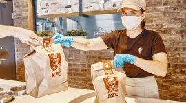 KFC przekazało potrzebującym ponad 1,5 mln posiłków LIFESTYLE, Żywienie - Światowy Dzień Żywności, obchodzony 16 października, co roku zwraca uwagę na problem marnowania jedzenia, które jest obecnie jednym z największych etycznych i społecznych wyzwań na świecie.