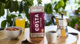 Lepszy początek dnia z COSTA COFFEE Home Edition LIFESTYLE, Żywienie - Zastanawiasz się, co zrobić, żeby dobrze rozpocząć dzień? To proste! Tuż po przebudzeniu sięgnij po kawę z ulubionej kawiarni. Teraz to możliwe, ponieważ kawy COSTA COFFEE są już dostępne w wersji do domu.