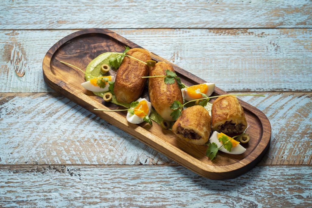 Peruwiańskie krokiety Papa rellena z mięsem_Peru