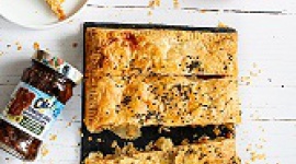 PRZEPIS: Bolognese z suszonymi pomidorami OLE! w cieście francuskim LIFESTYLE, Żywienie - PRZEPIS: Bolognese z suszonymi pomidorami OLE! w cieście francuskim