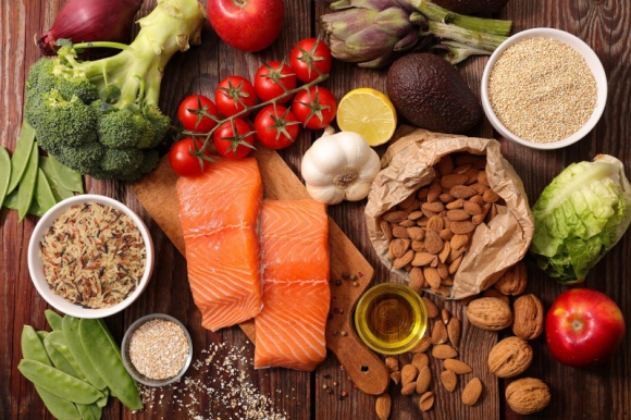Europejski Dzień Zdrowego Jedzenia i Gotowania. Jak wygląda dieta Polaków? LIFESTYLE, Żywienie - Europejski Dzień Zdrowego Jedzenia i Gotowania to doskonały moment na to, by zwrócić uwagę na żywienie najmłodszych smakoszy, wziąć pod lupę dobre nawyki oraz regularne spożywanie posiłków. Jak wygląda codzienne menu Polaków? Gdzie zaszły zmiany? Co powinniśmy wyeliminować?