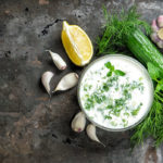 Polska mizeria, a może greckie tzatziki – którą przystawkę z ogórkiem wybrać?